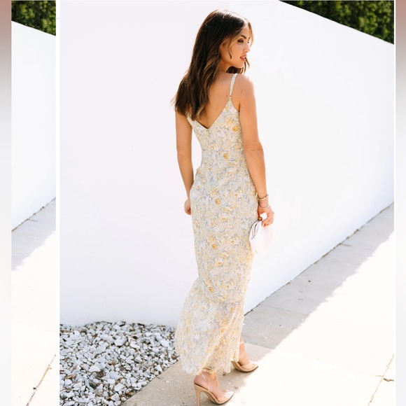 Vici FLORAL RUCHED MIDI DRESS - Picture 3 of 3